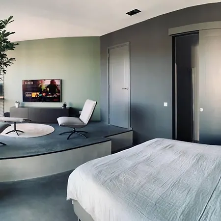 Modern Studio